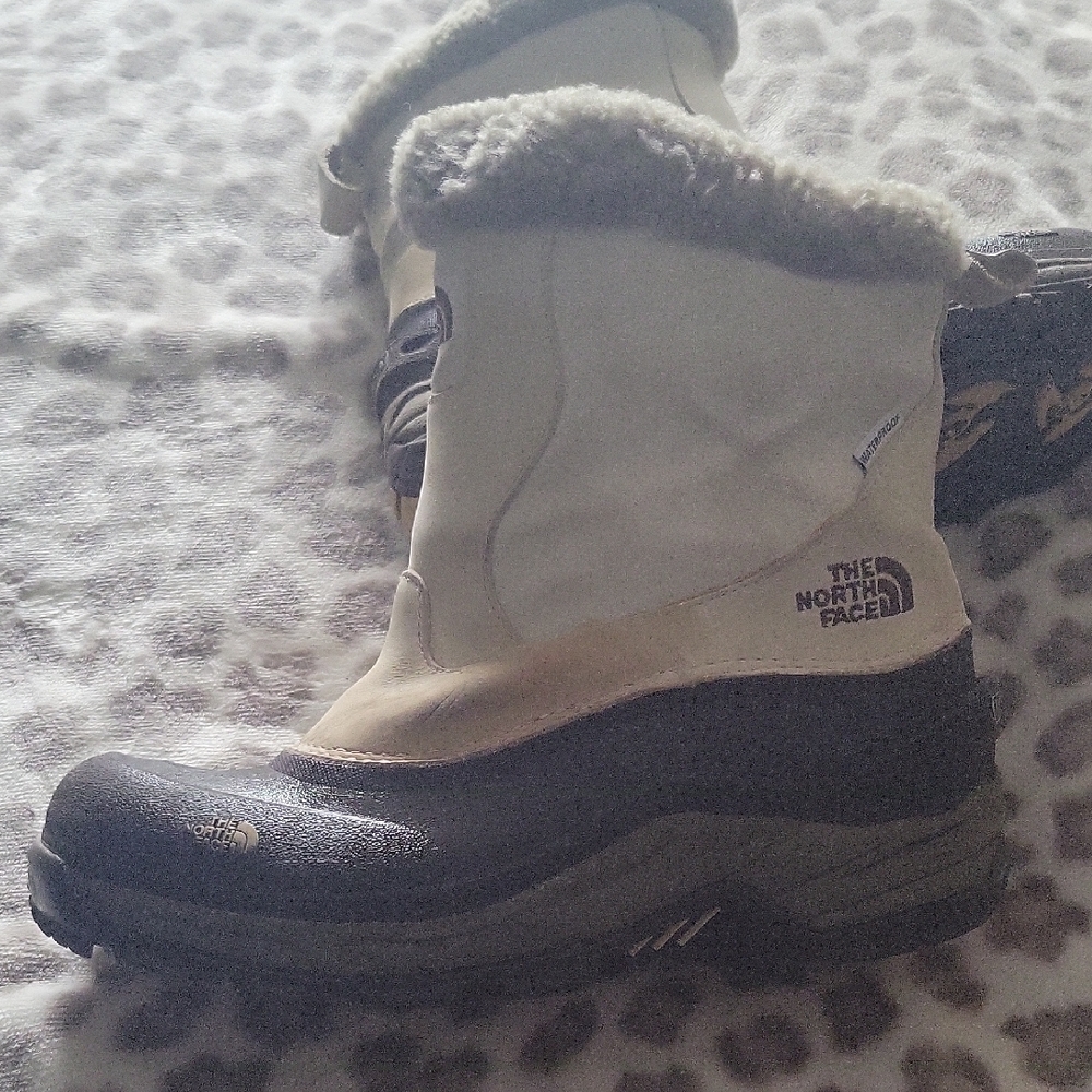 The North Face Beige and Black Snow Boots - Picture 2 of 7